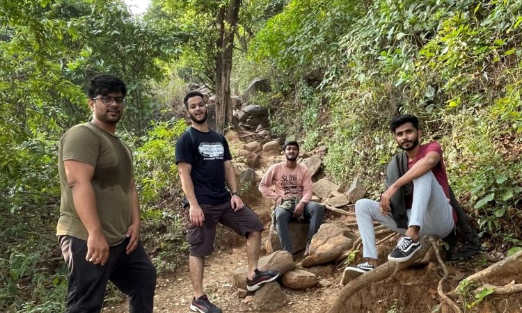 Guide to Group Gorilla Trekking in Uganda & Rwanda - Planning & Tips