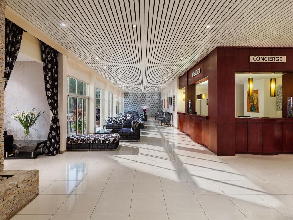 Hôtel des Mille Collines - The True Story Behind 'Hotel Rwanda'